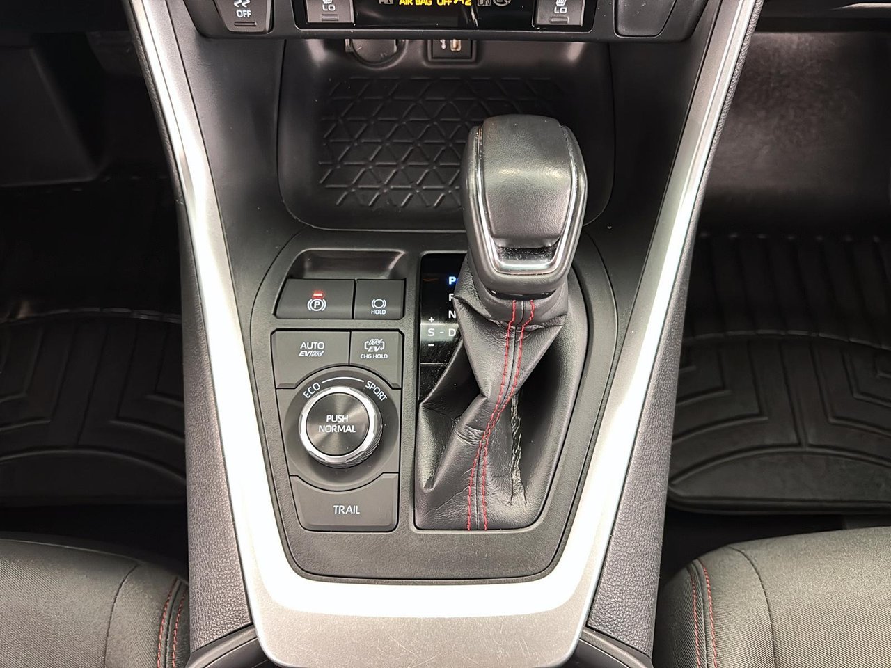 2024 Toyota RAV4 Prime VIN JTMGB3FVXRD186214 Silver Baie-Comeau - photo #15