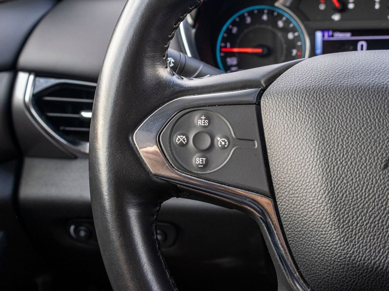 2019 Chevrolet Traverse LT tissu 4 portes TI avec 1LT White Châteauguay - photo #11