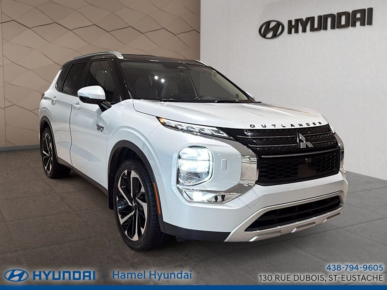 2023 Mitsubishi Outlander Plug-In Hybrid White Saint-Eustache - photo #0