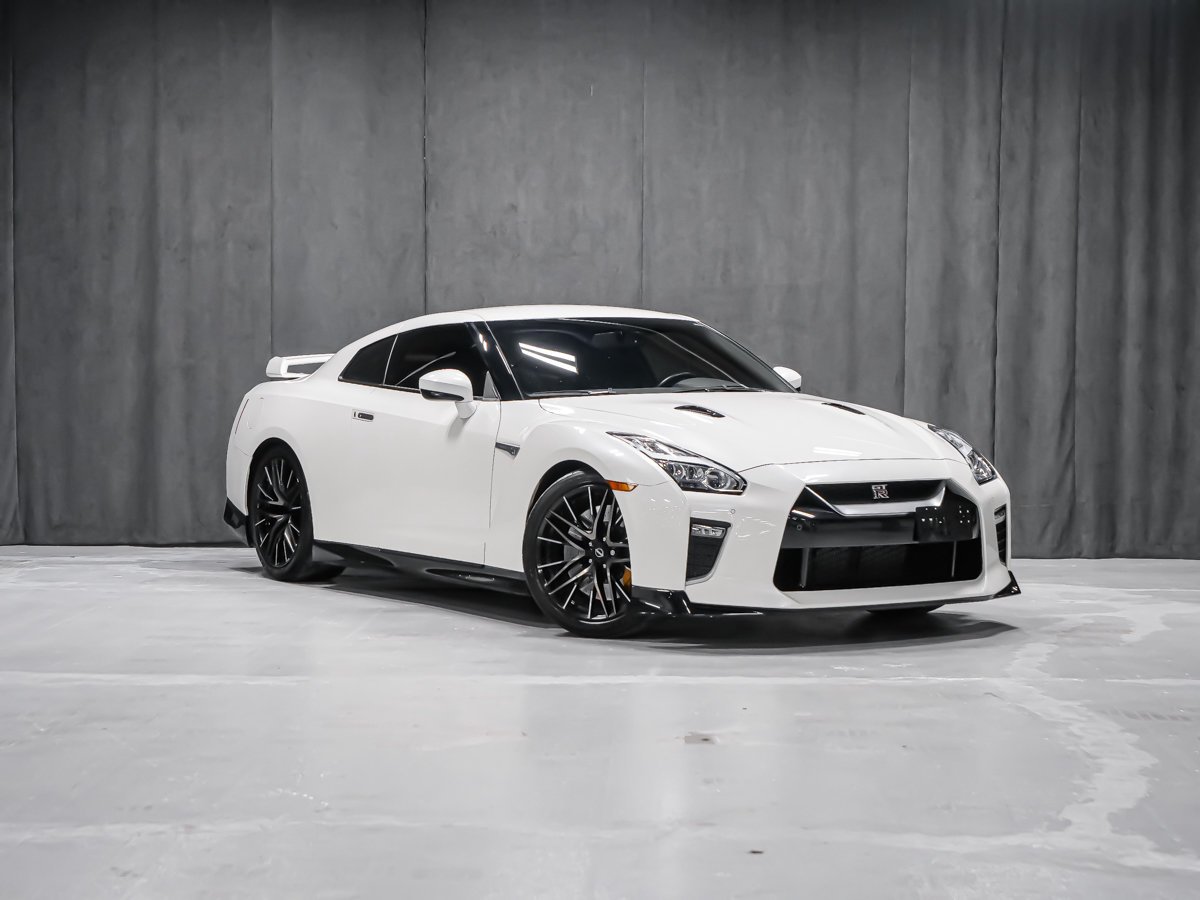 2023 Nissan GT-R PREMIUM White Montreal - photo #3