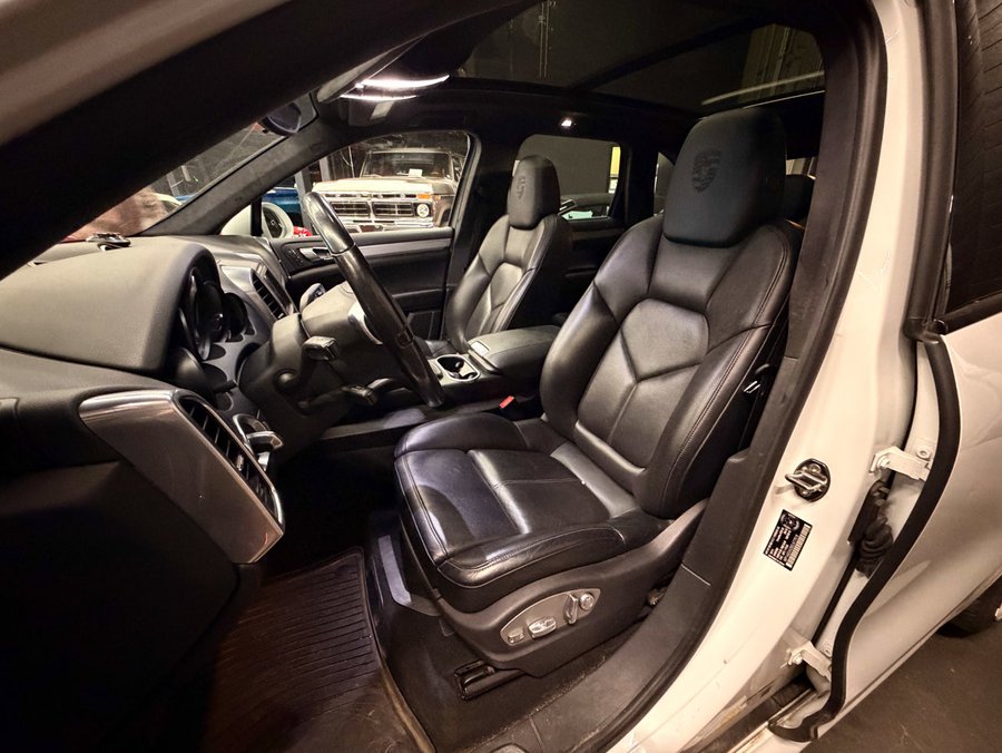 2014 Porsche Cayenne 2014 White