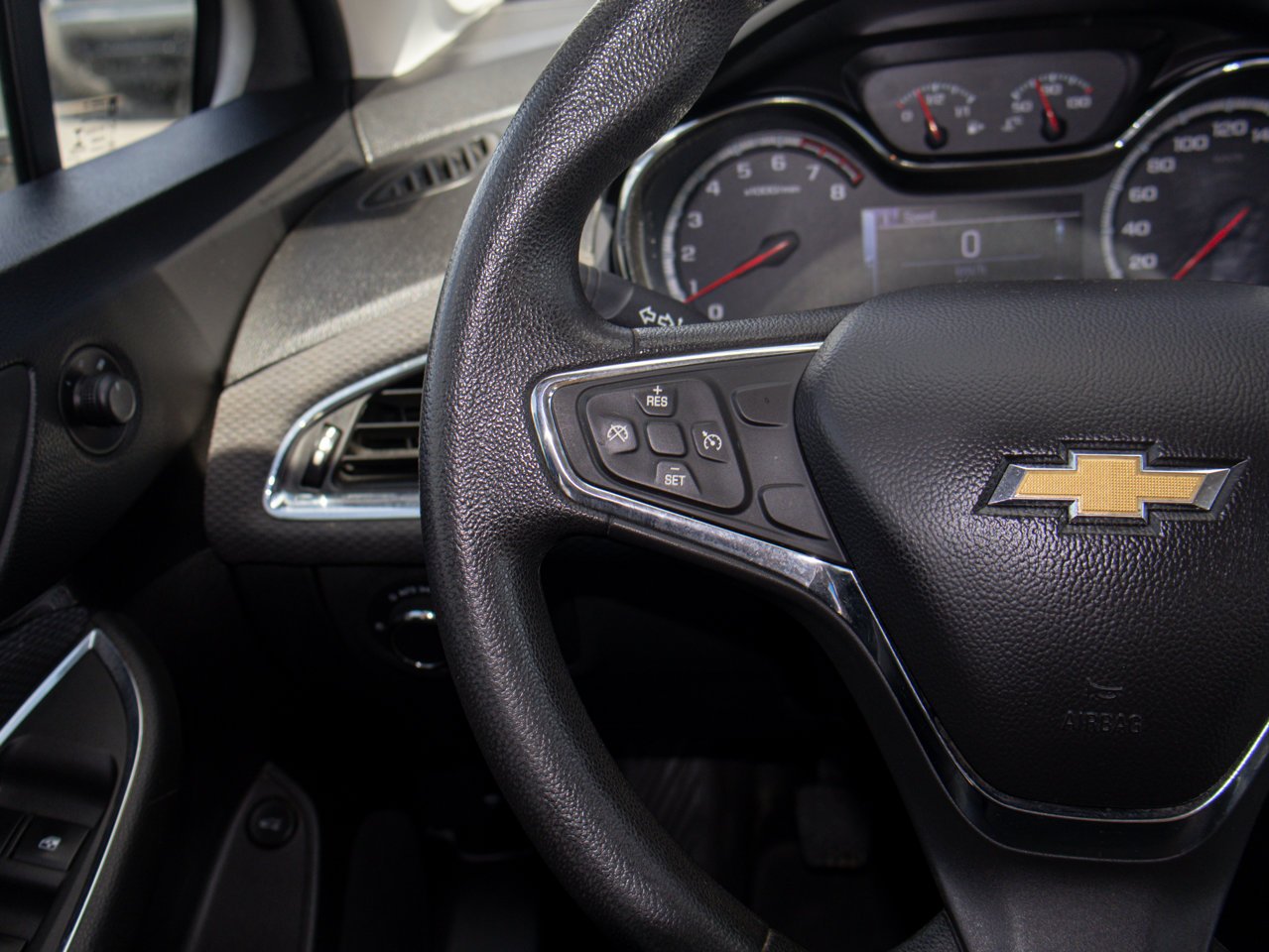 2017 Chevrolet Cruze 4dr Sdn 1.4L LT w/1SC Grey Sherwood Park - photo #22
