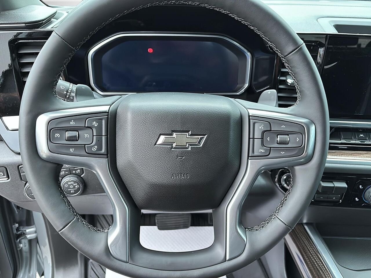 Chevrolet Silverado 1500 RST cabine multiplace 4RM 157 po 2026 GRIS STERLING METALLISE Saint-Hyacinthe - photo #9