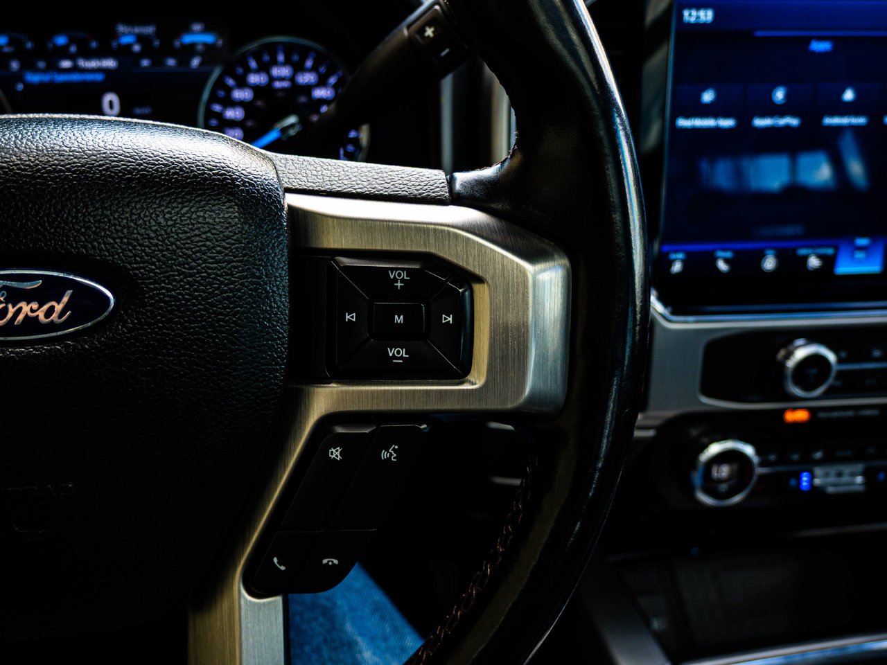 2022 Ford Super Duty F-350 SRW Platinum 4WD Crew Cab 6.75' Box Black Sherwood Park - photo #23