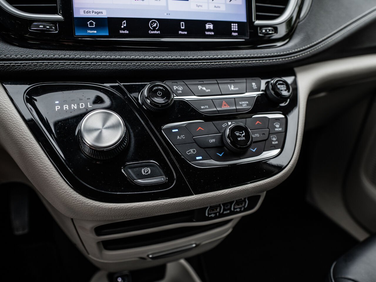Chrysler Pacifica Hybrid 2023 Bleu Sainte-Julienne - photo #24
