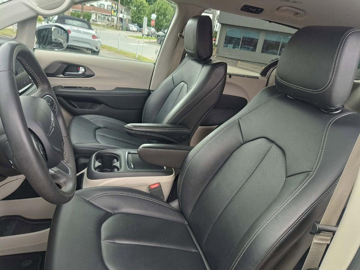 Chrysler Pacifica 2024 Gris Lac Mégantic - photo #9