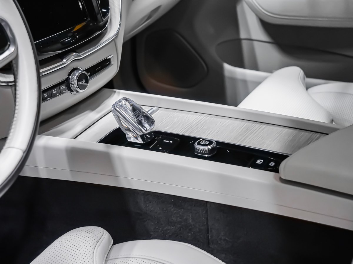 2022 Volvo XC60 B6 INSCRIPTION CLIMATE BOWERS & WILKINS Black Montreal - photo #6