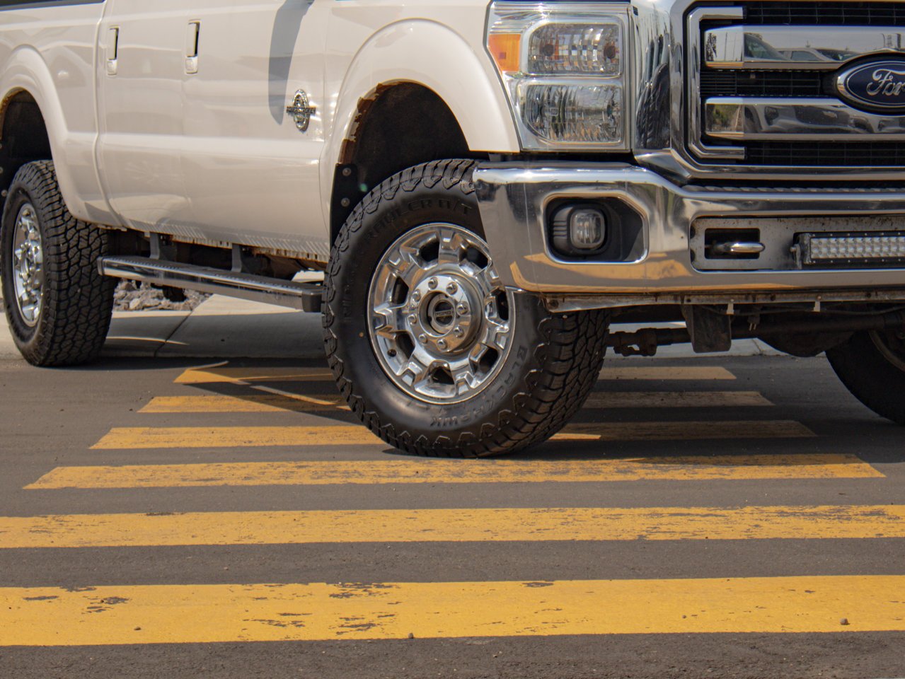 2016 Ford Super Duty F-350 SRW 4WD Crew Cab 156 Lariat White Sherwood Park - photo #5