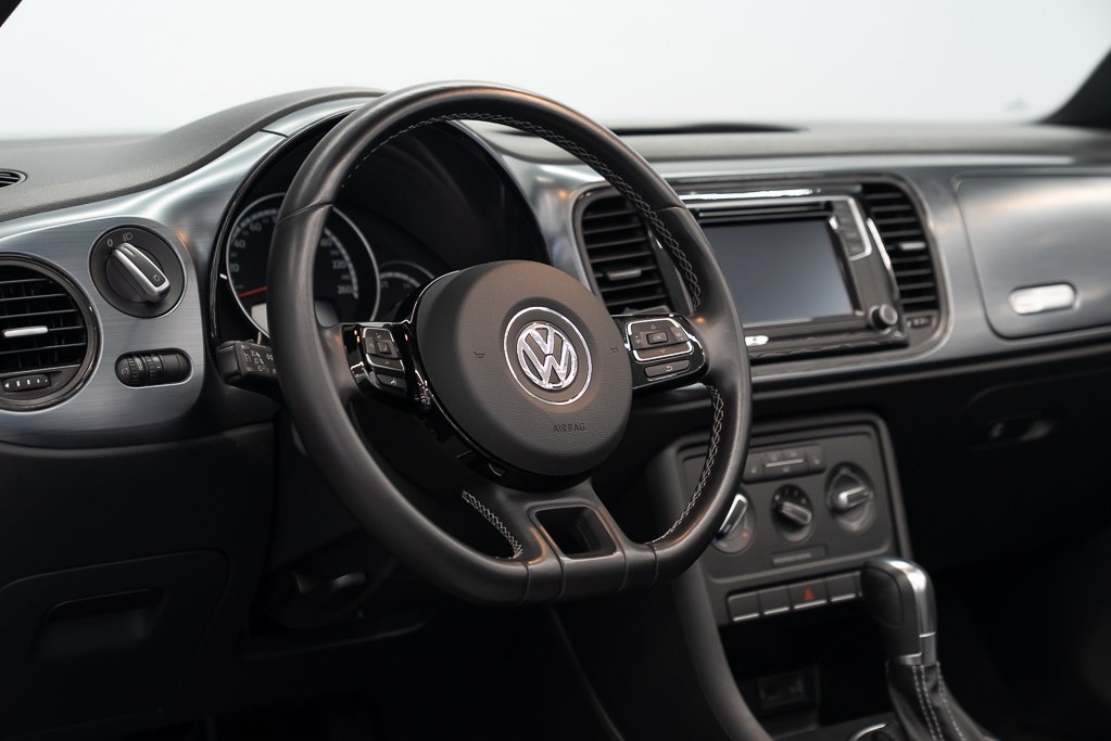 Volkswagen Beetle Trendline+ cabriolet 2 portes 2016 Blanc Kirkland - photo #16