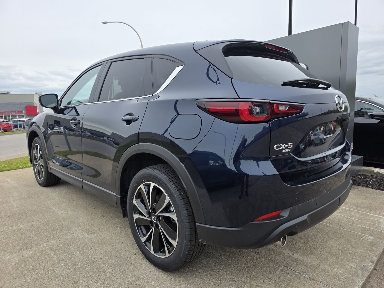 2025 Mazda CX-5 Deep Crystal Blue Mica Donnacona - photo #3