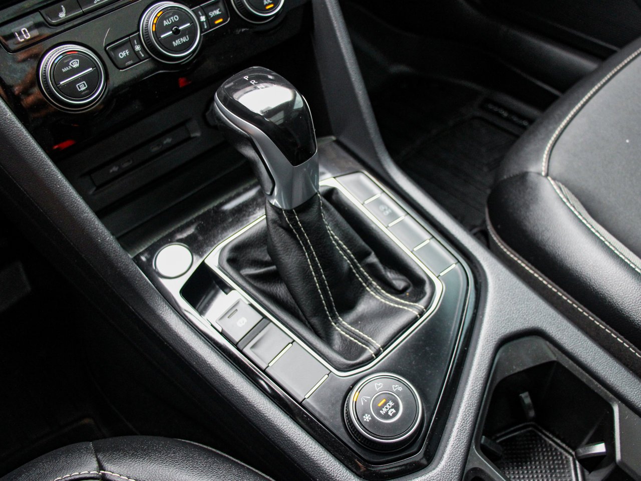 2022 Volkswagen Taos Comfortline 4MOTION Blue Sherwood Park - photo #25
