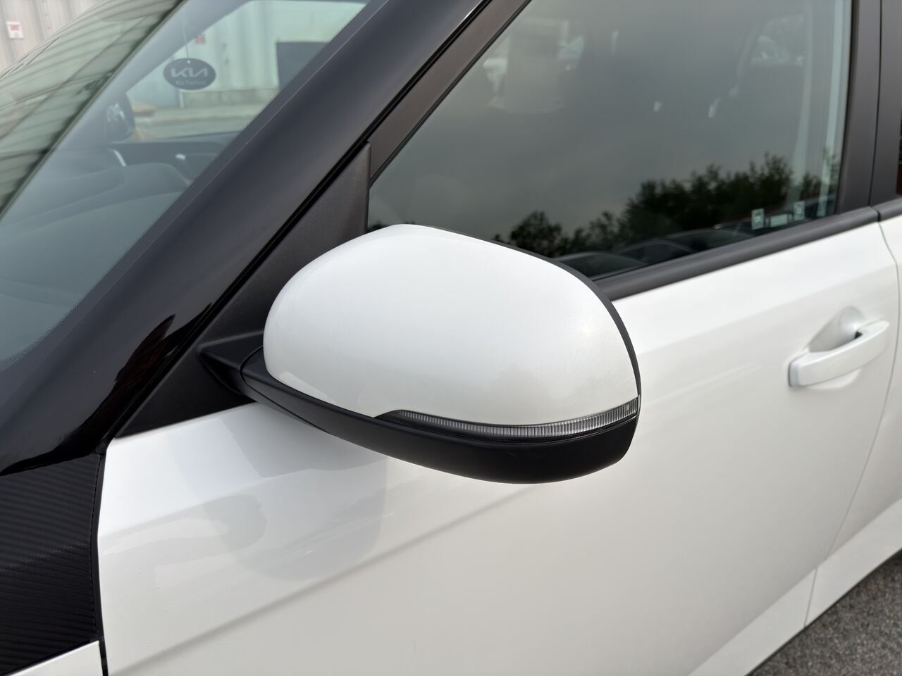 2022 Kia Soul White Thetford Mines - photo #9