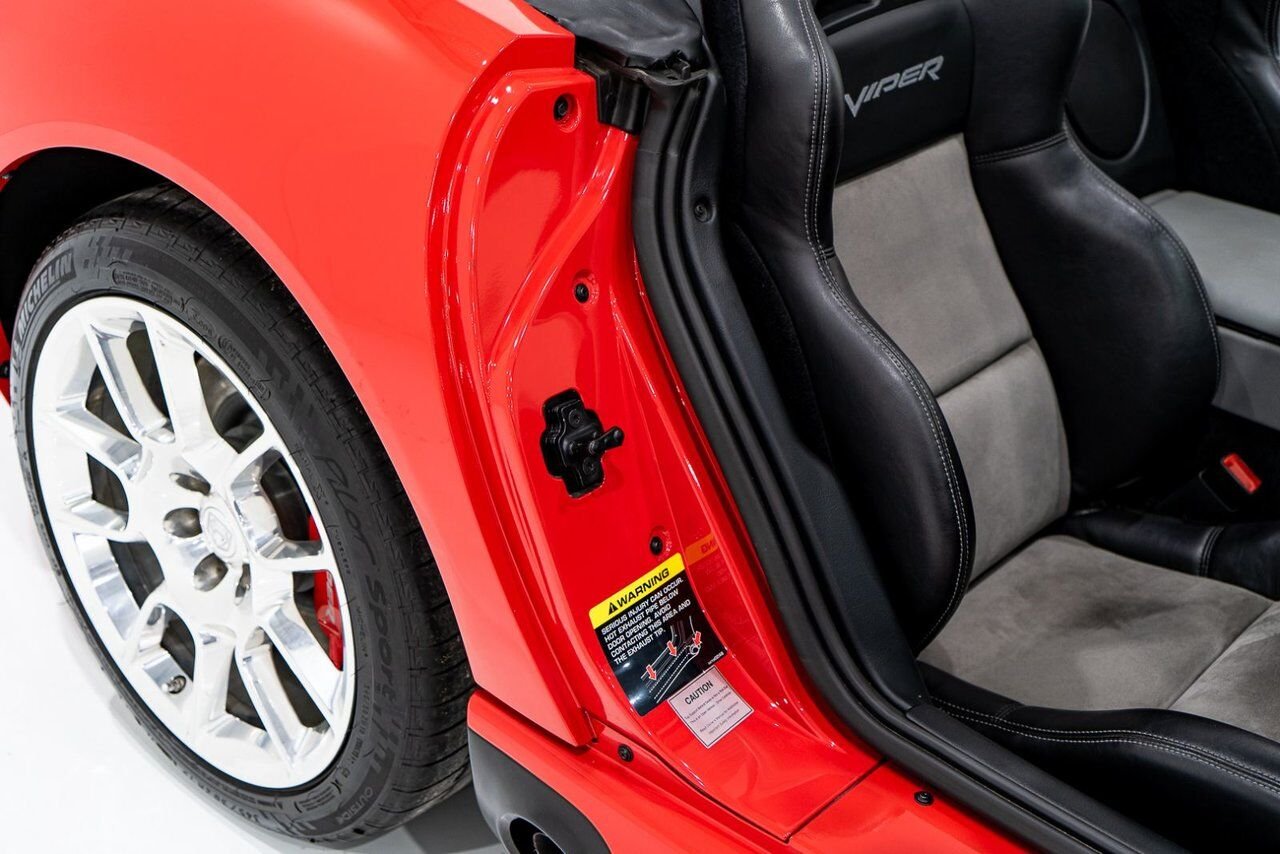 Dodge Viper Clean Title With Only 2,063 km (1,282 Miles) From New 2008 Rouge Montréal - photo #52