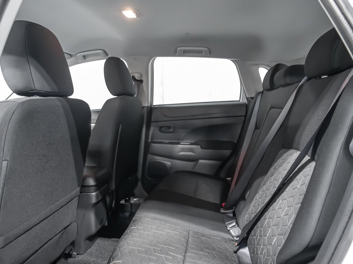 Mitsubishi RVR ES 2026 Blanc diamant Montréal - photo #9
