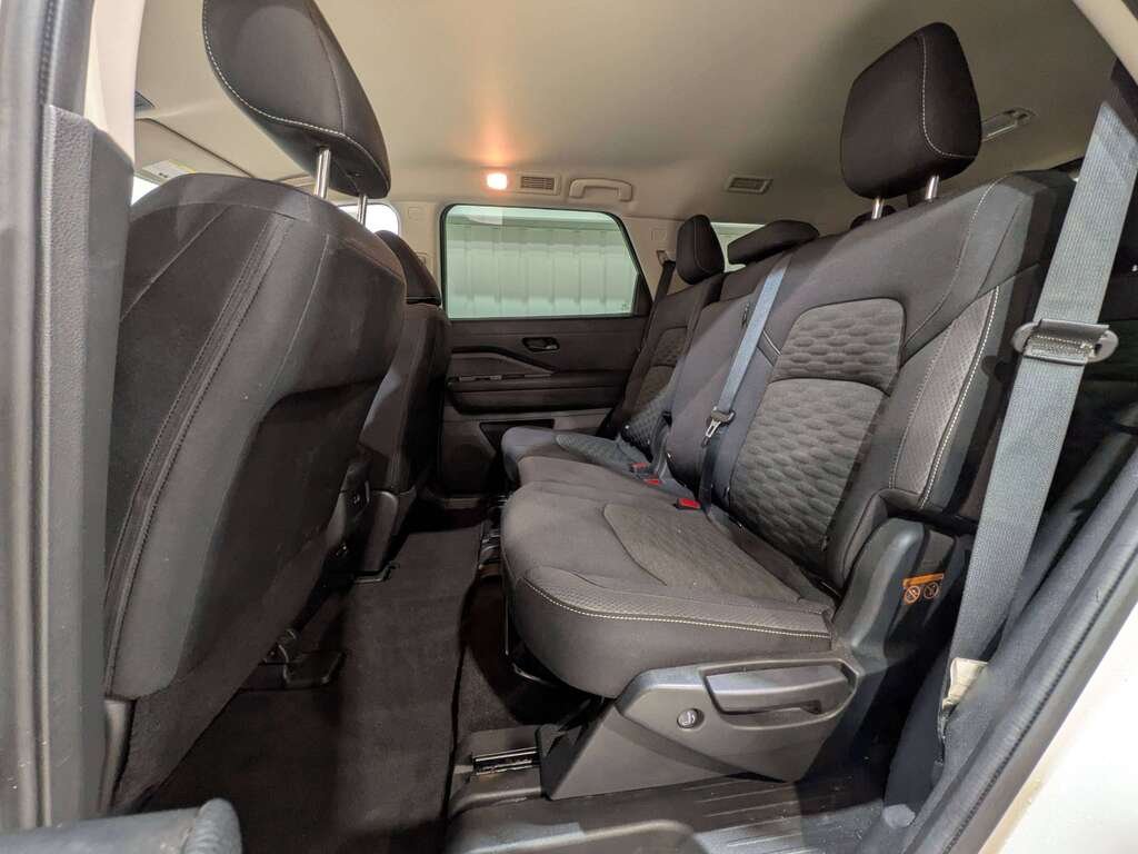 2024 Nissan Pathfinder S 4WD White Val-David - photo #12