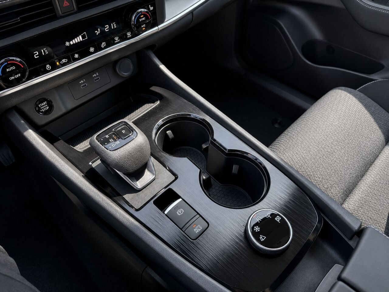 NISSAN Rogue ROGUE SV TOIT OUVRANT 2026 Blanc Everest nacré triple couche Châteauguay - photo #17