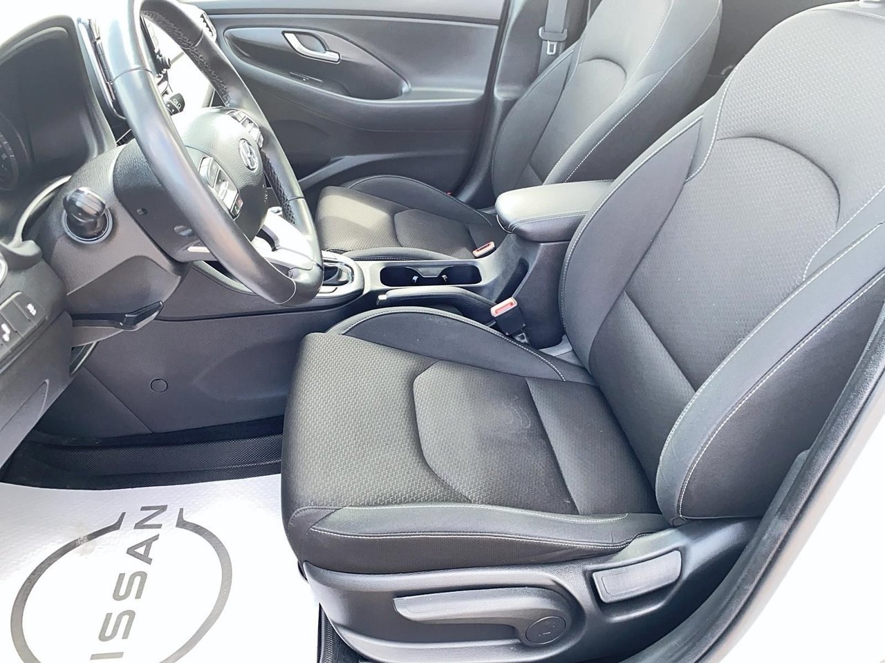 2018 Hyundai Elantra GT VIN KMHH35LE3JU007643 White Baie-Comeau - photo #7