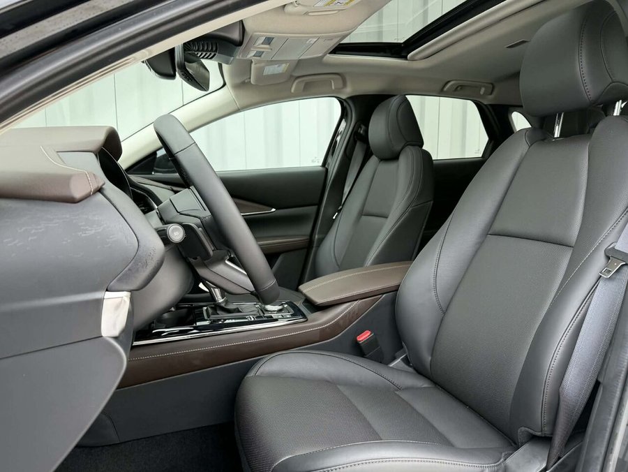 Mazda CX-30 GT turbo, awd, toit ouvrant, Écran 360 degré, Navigation, chargeur sans fil pour cellulaire 2025 Gris aéro métallisé