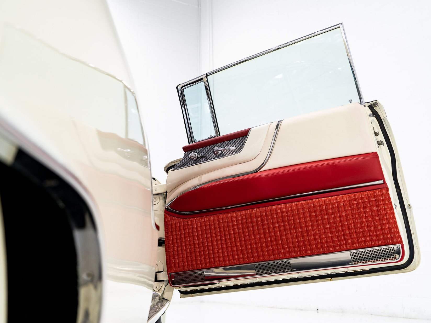 1956 Cadillac Eldorado Seville With Factory A/C | PRIX EN USD White Montreal - photo #60