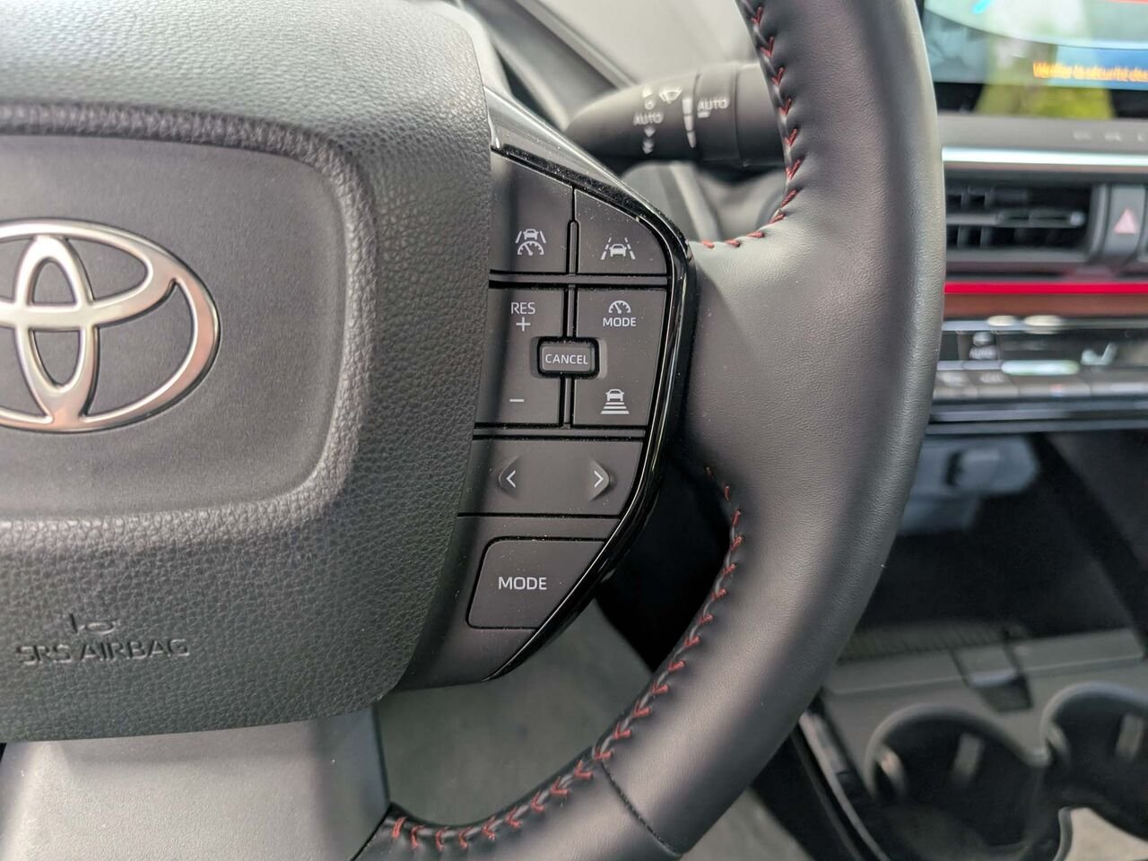Toyota Prius Prime XSE/SIÈGES CHAUFFANTS/TOIT PANORAMIQUE FIXE/VOLANT CHAUFFANT/SIÈGES EN CUIR/AC 2025 Argent Incisif Sherbrooke - photo #11
