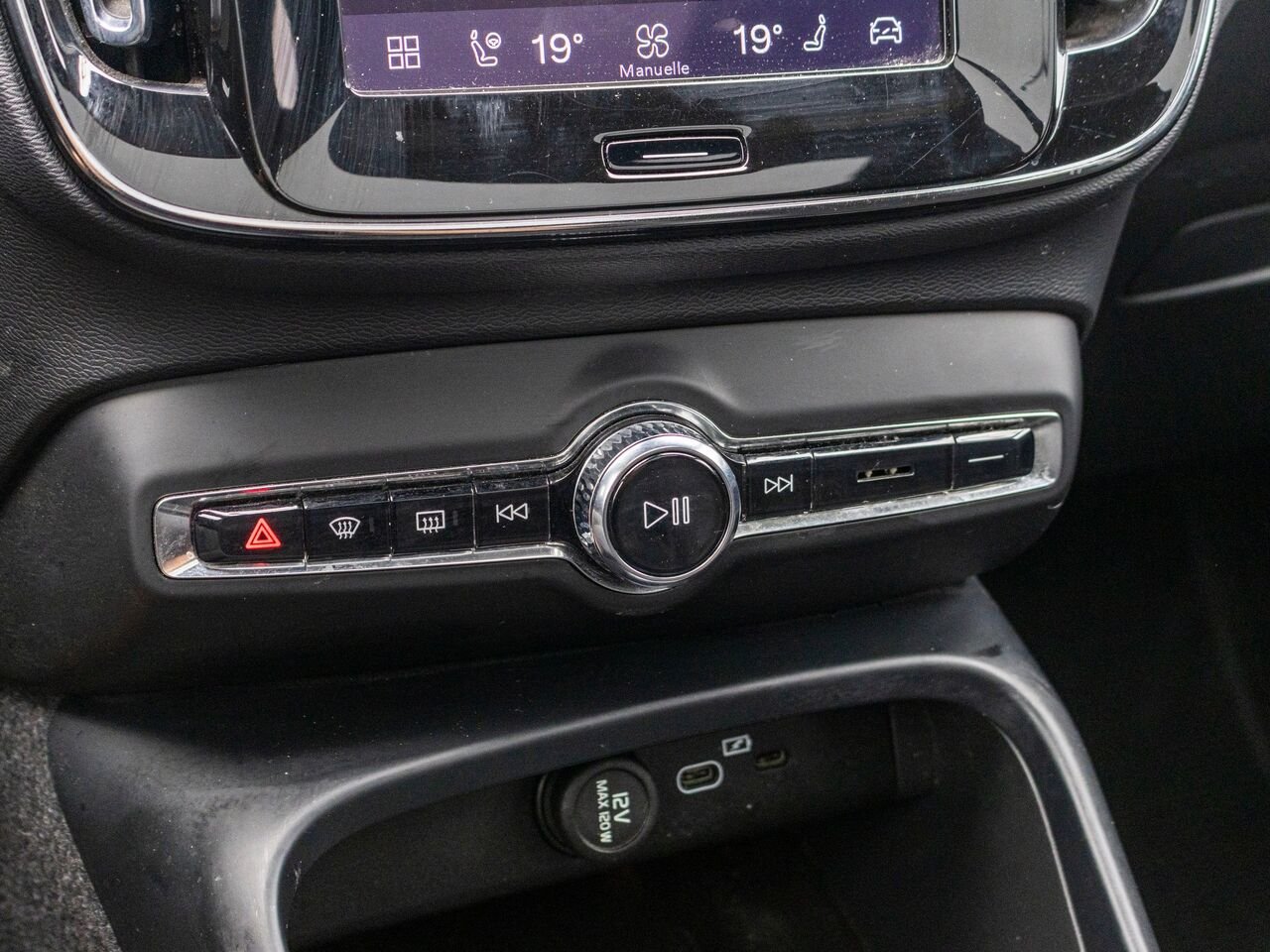 2022 Volvo Recharge XC40 tout électrique P8 Plus TIe Black Châteauguay - photo #14