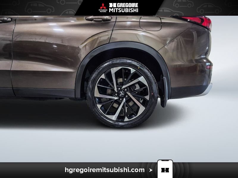 2023 Mitsubishi Outlander Plug-In Hybrid Bronze Laval - photo #11