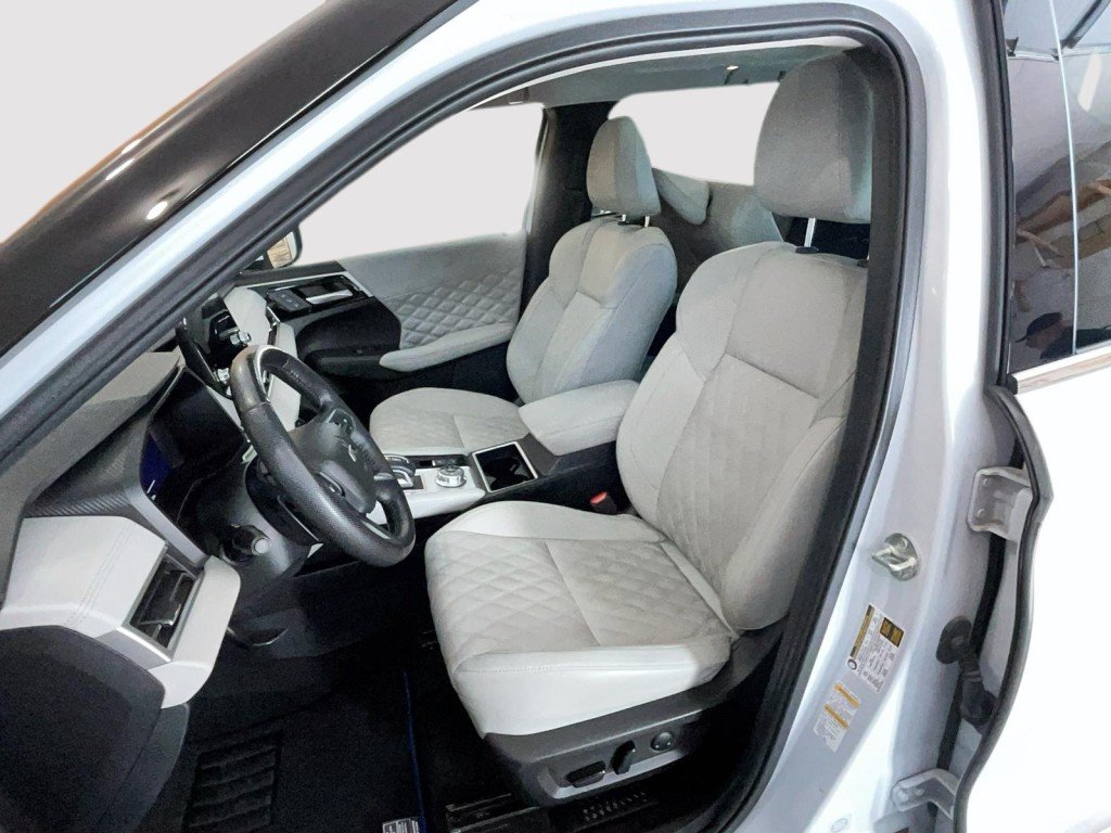 2023 Mitsubishi OUTLANDER White Amos - photo #9