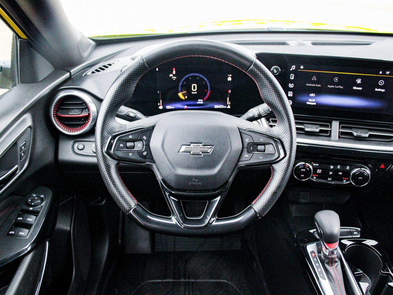 2024 Chevrolet Trax FWD 4dr 2RS Yellow Sherwood Park - photo #17