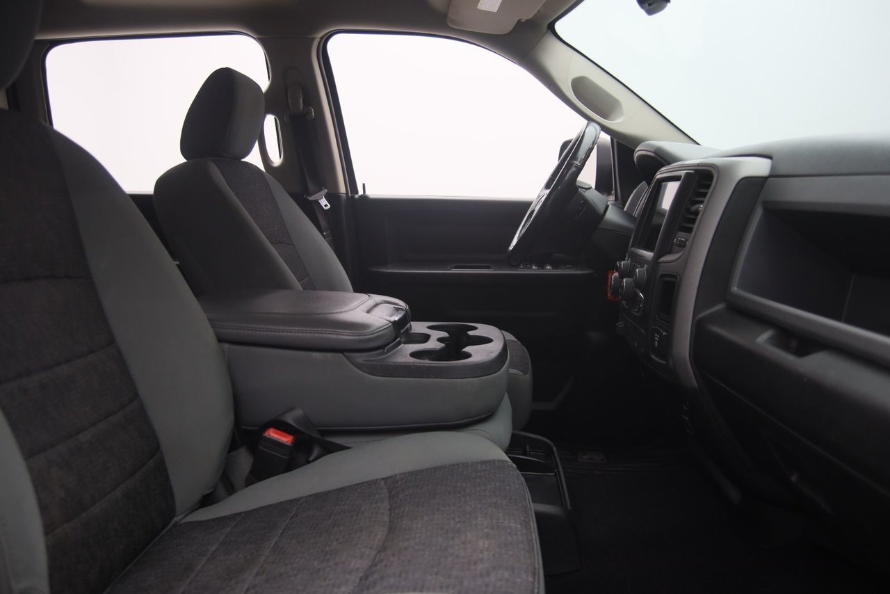 2020 Ram 1500 Classic VIN 3C6RR7KT4LG183911 Grey Chicoutimi - photo #13