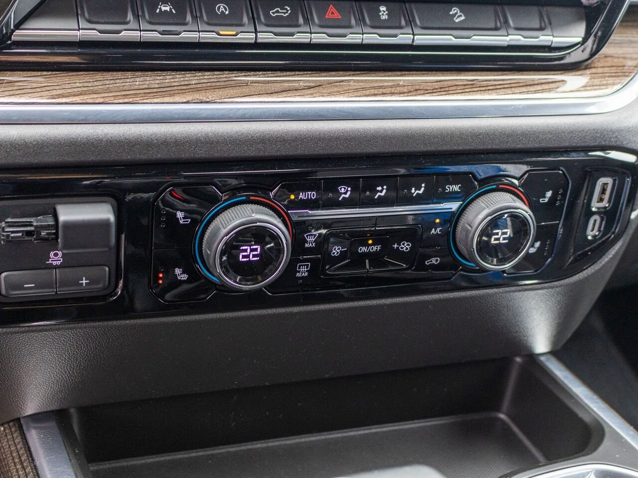 Chevrolet Silverado 1500 LT Trail Boss cabine multiplace 4RM 157 po 2024 Blanc Châteauguay - photo #15