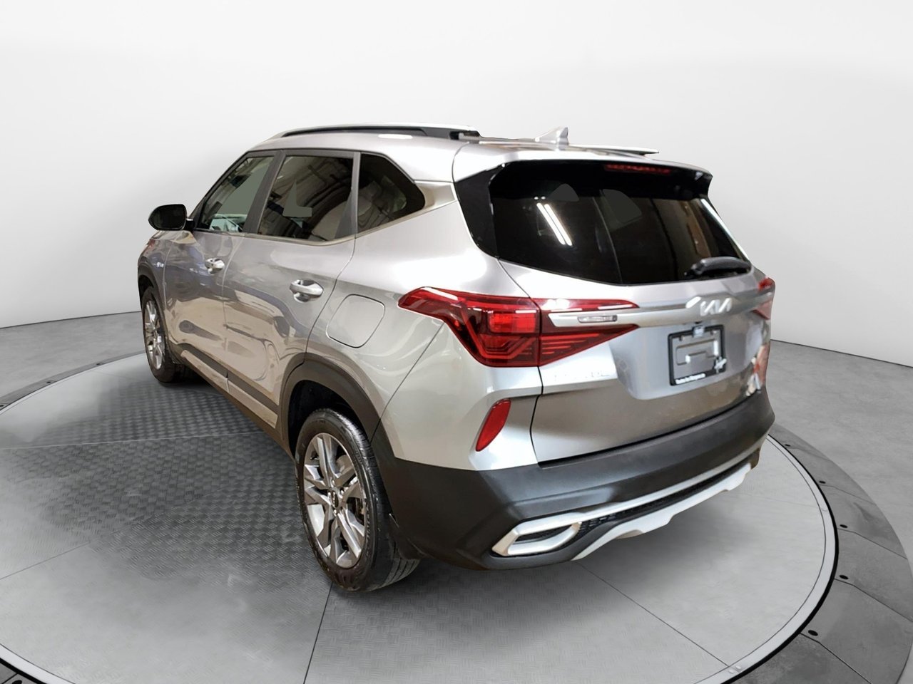 Kia Seltos NIV KNDEUCAA6P7346896 2023 Gris Chicoutimi - photo #2