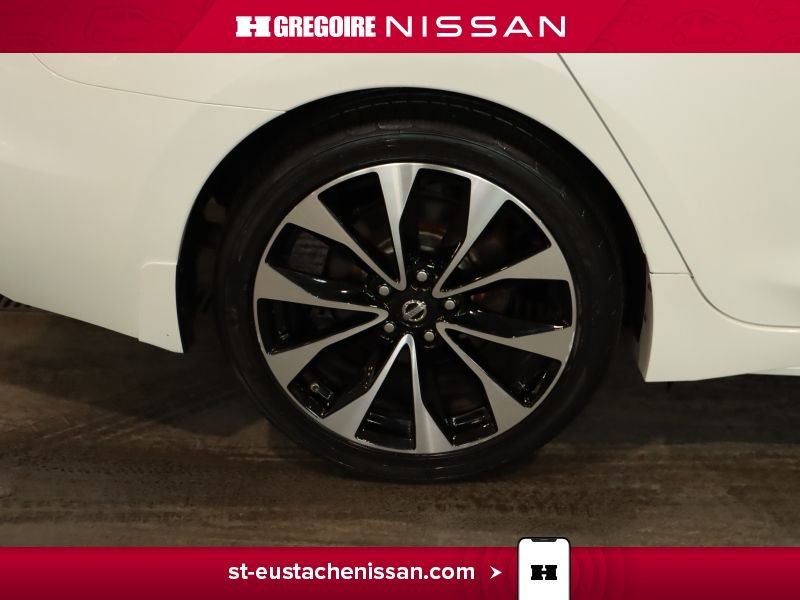 2017 Nissan Maxima White Laval - photo #22