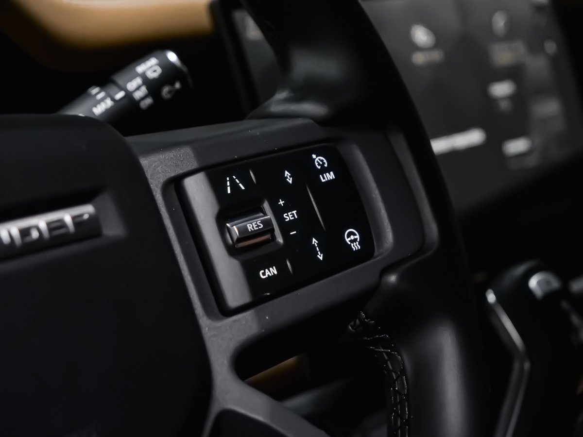 2026 Land Rover Defender X-Dynamic SE V8 Black Montreal - photo #21