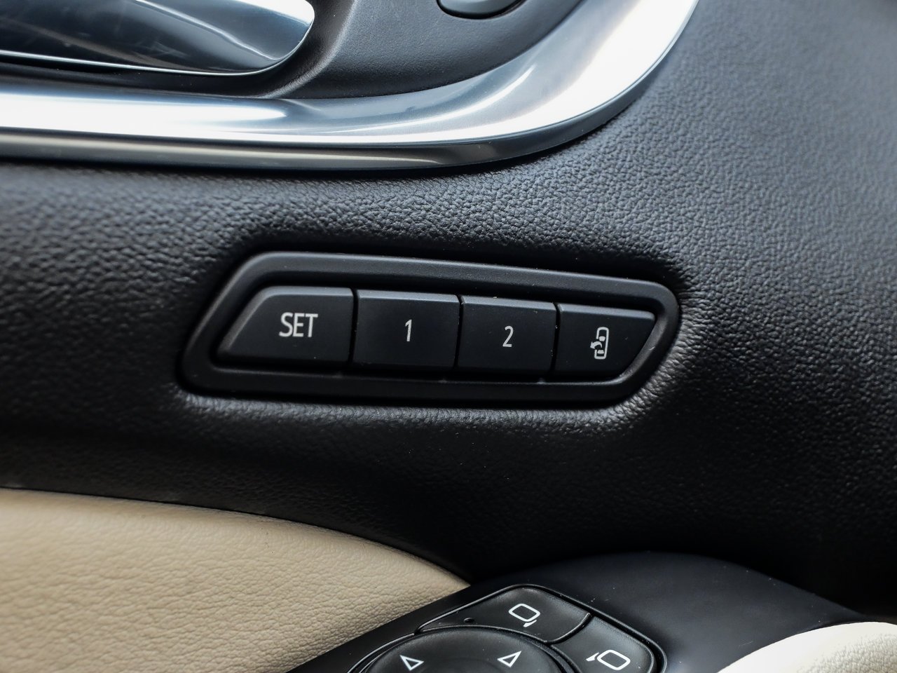 2022 Buick Enclave AWD 4dr Avenir White Sherwood Park - photo #19