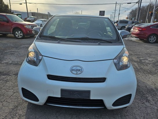 Scion iQ Hayon 3 portes 2014 Blanc
