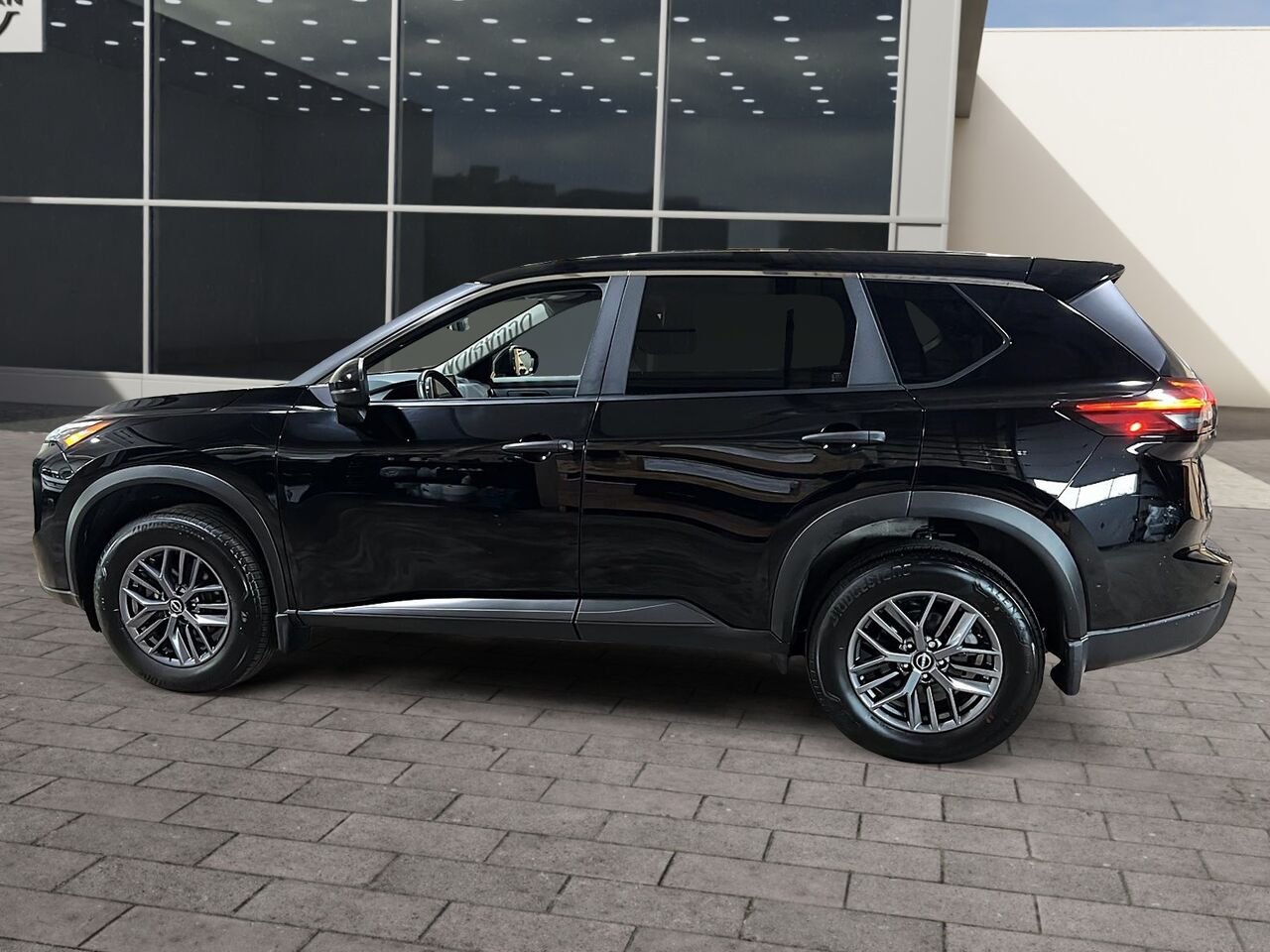 2024 Nissan ROGUE S TRACTION INTEGRALE Black Québec - photo #4
