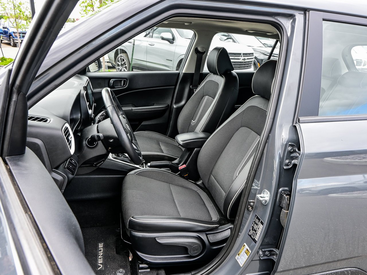 2025 Hyundai Venue Ultimate IVT w/Black Interior Grey Sherwood Park - photo #15