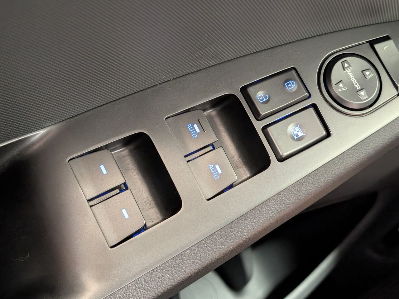 2021 Hyundai IONIQ Plug-in Hybrid Preferred Bas Kilométrage White Sherbrooke - photo #10