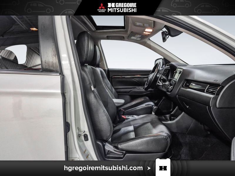 2016 Mitsubishi Outlander White Laval - photo #16