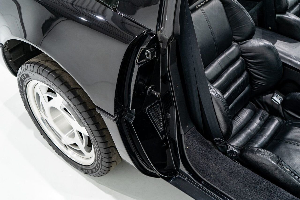 1990 Chevrolet Corvette ZR1 | PRIX EN USD Black Montreal - photo #71