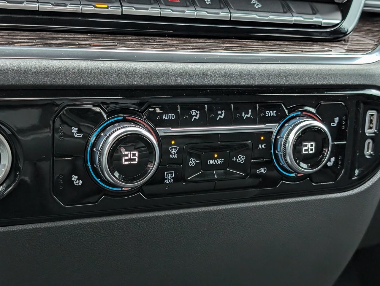 GMC Sierra 1500 SLE 2023 ROUGE Granby - photo #18