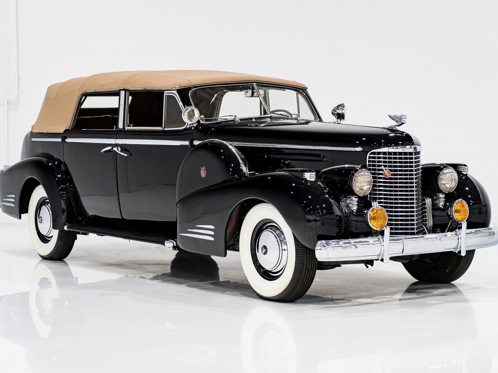 Cadillac Series 90 **PRICE IN USD**1 of 13 V16 1938 Noir Montréal - photo #83