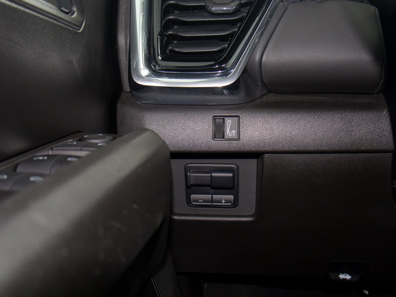 2024 GMC Canyon 4WD Crew Cab Elevation Black Sherwood Park - photo #19