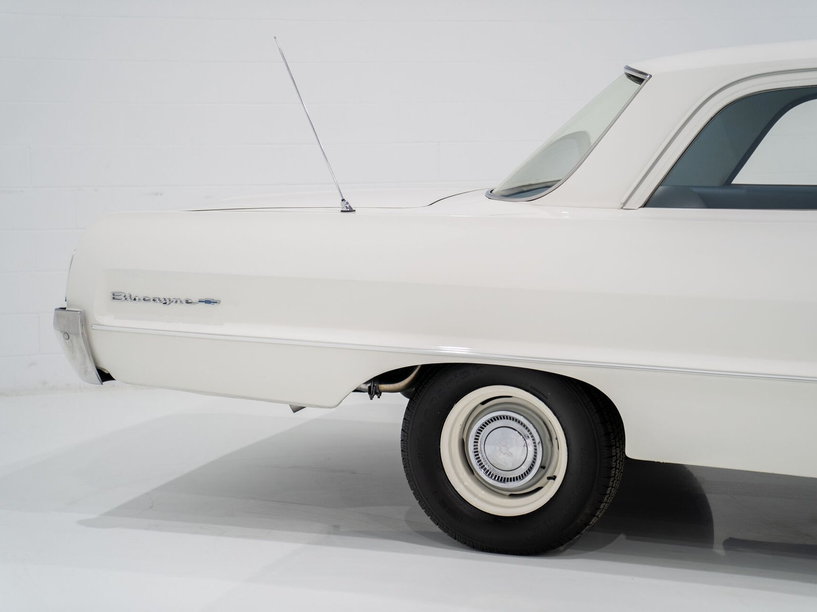 Chevrolet Biscayne Matching 409 / 425HP Transmission 4 Vitesse Complètement Entièrement restauré **PRIX EN USD** 1964 Blanc Montréal - photo #27