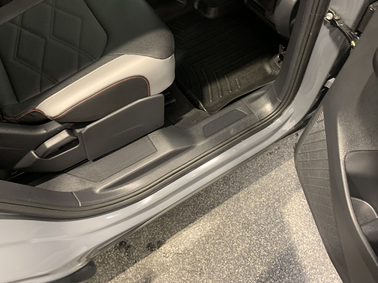 Volkswagen Atlas PEAK EDITION REMORQUAGE 5000LBS+CUIR+TOIT PANO 2025 Gris Châteauguay - photo #17