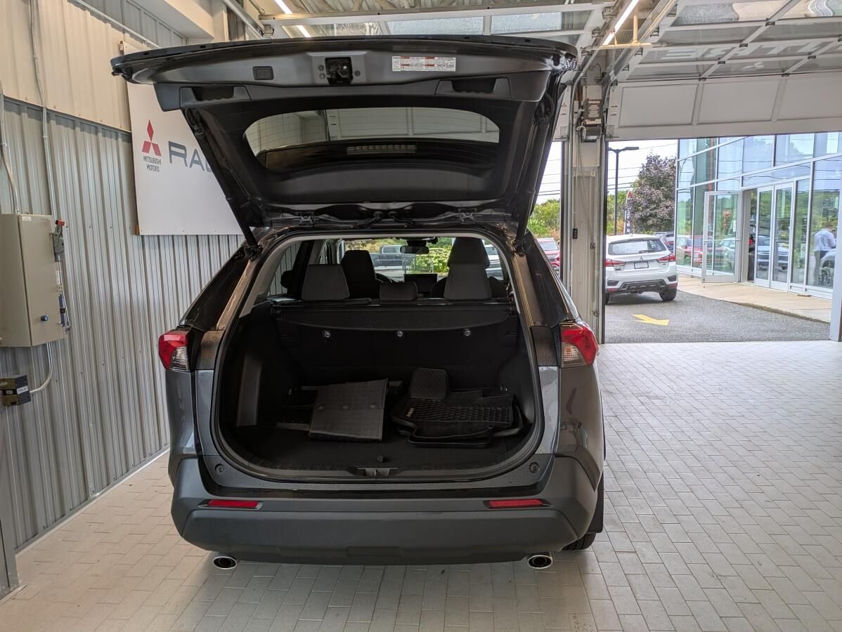 2023 Toyota RAV4 Grey Gatineau - photo #3