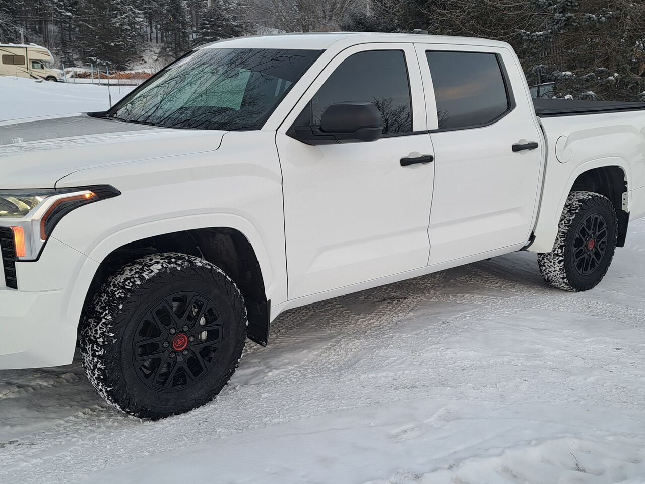 Toyota Tundra SR CrewMax 4x4 2023 blanc Lac-Etchemin - photo #1