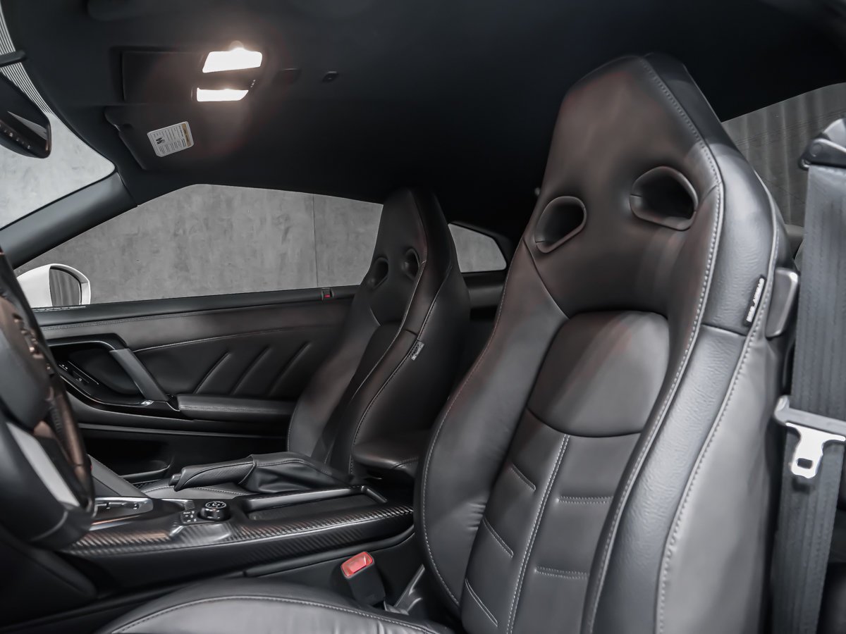2023 Nissan GT-R PREMIUM White Montreal - photo #44