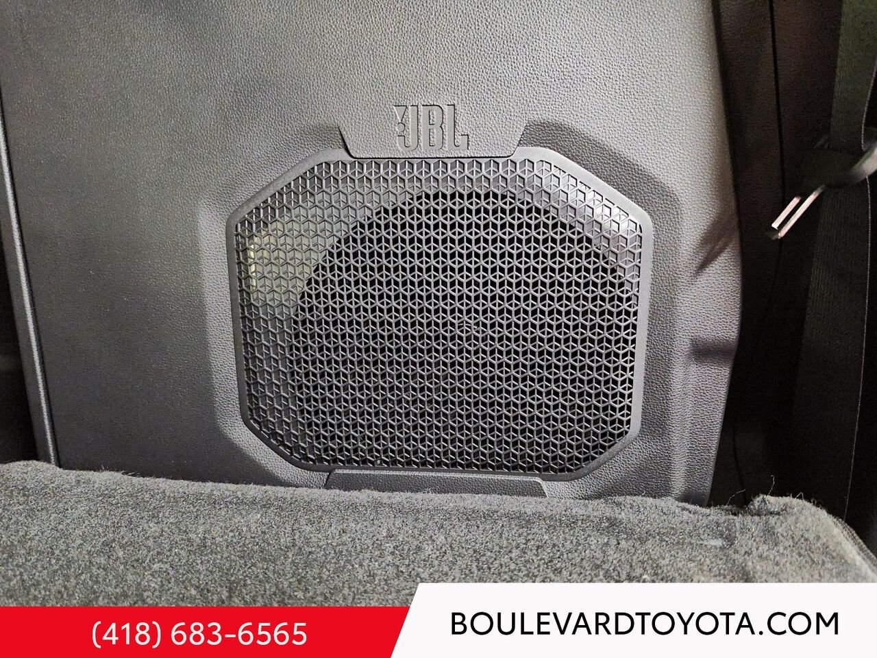 Toyota Tundra 531782-43 | PLATINUM CREWMAX, 4X4 2024 Gris magnétique métallisé Québec - photo #12