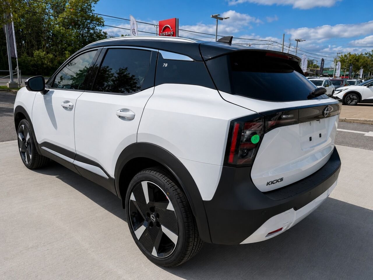 NISSAN Kicks KICKS SR PRIVIL GE 2026 Blanc d'Aspen triple couche/Noir intense Châteauguay - photo #2